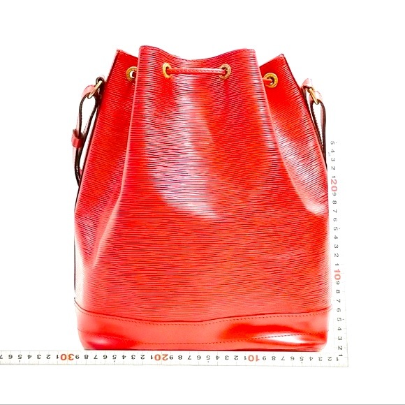 Louis Vuitton Handbags - EUC Louis Vuitton Red Epi GM Noe Bucket Shoulder Bag